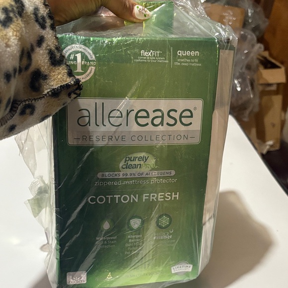 Crease Collection Green Mattress Cover - Picture 14 of 14